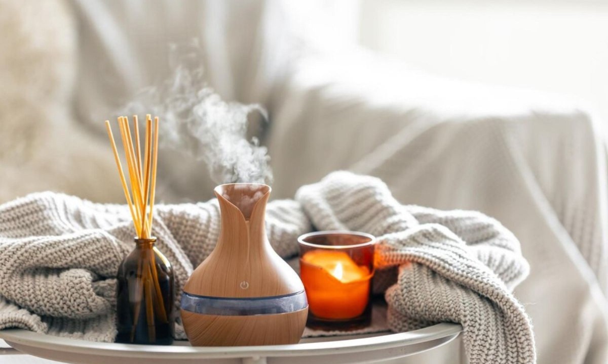 Saber como deixar a casa cheirosa o dia todo passa por pequenos ajustes na rotina, como limpar, ventilar e perfumar na medida certa -  (crédito: Freepik)