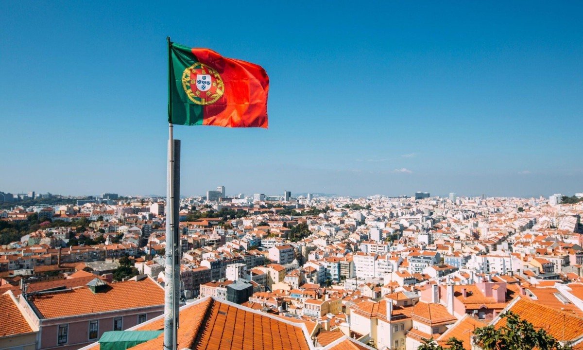 Imigrantes sem documentos participaram do protesto para celebrar o Dia do Trabalhador em Lisboa -  (crédito: Getty Images)
