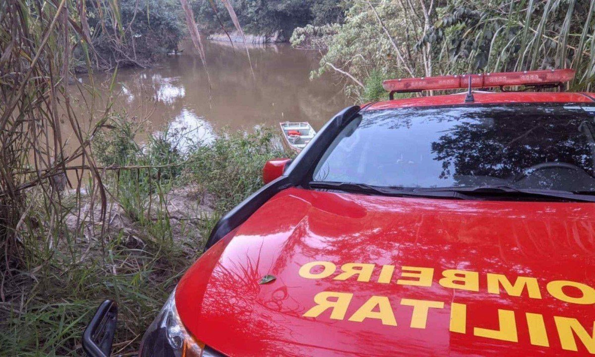 Bombeiros entram no terceiro dia de buscas -  (crédito: CBMMG/Divulgação)