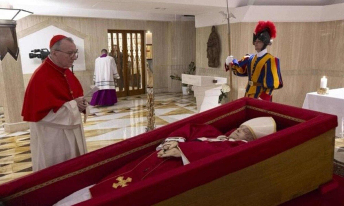 Vaticano divulga primeiras imagens de papa Francisco no caixão -  (crédito: Tupi - Pablo Oliveira)