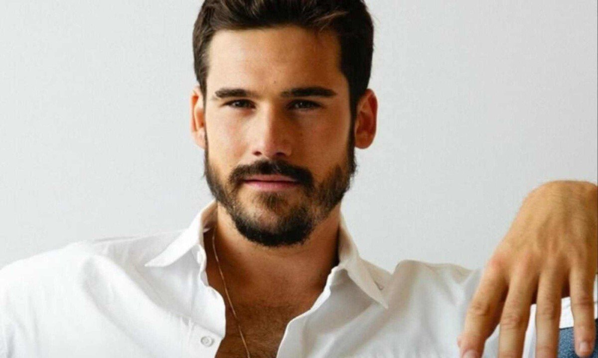 Dupla Celebração: Nicolas Prattes Faz 28 Anos e Leva Troféu Imprensa -  (crédito: Tupi - Pablo Oliveira)