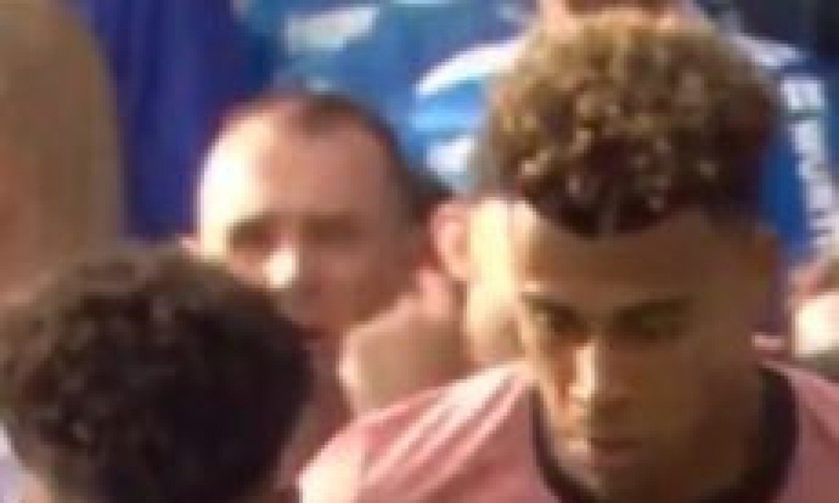 Joia do PSG dá caneta no próprio irmão em partida na França -  (crédito: No Ataque Internacional)