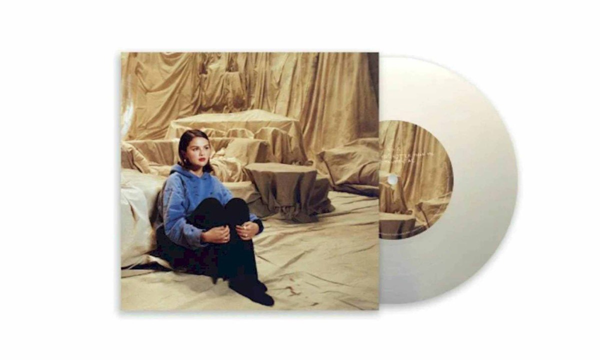 'Younger And Hotter Than Me' de Selena Gomez será lançado em vinil compacto - (crédito: Universal Music / Interscope Records) 'Younger And Hotter Than Me' de Selena Gomez será lançado em vinil compacto - (crédito: Universal Music / Interscope Records)