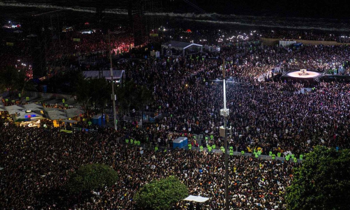 Público agitou Copacabana em show de Lady Gaga -  (crédito: AFP)