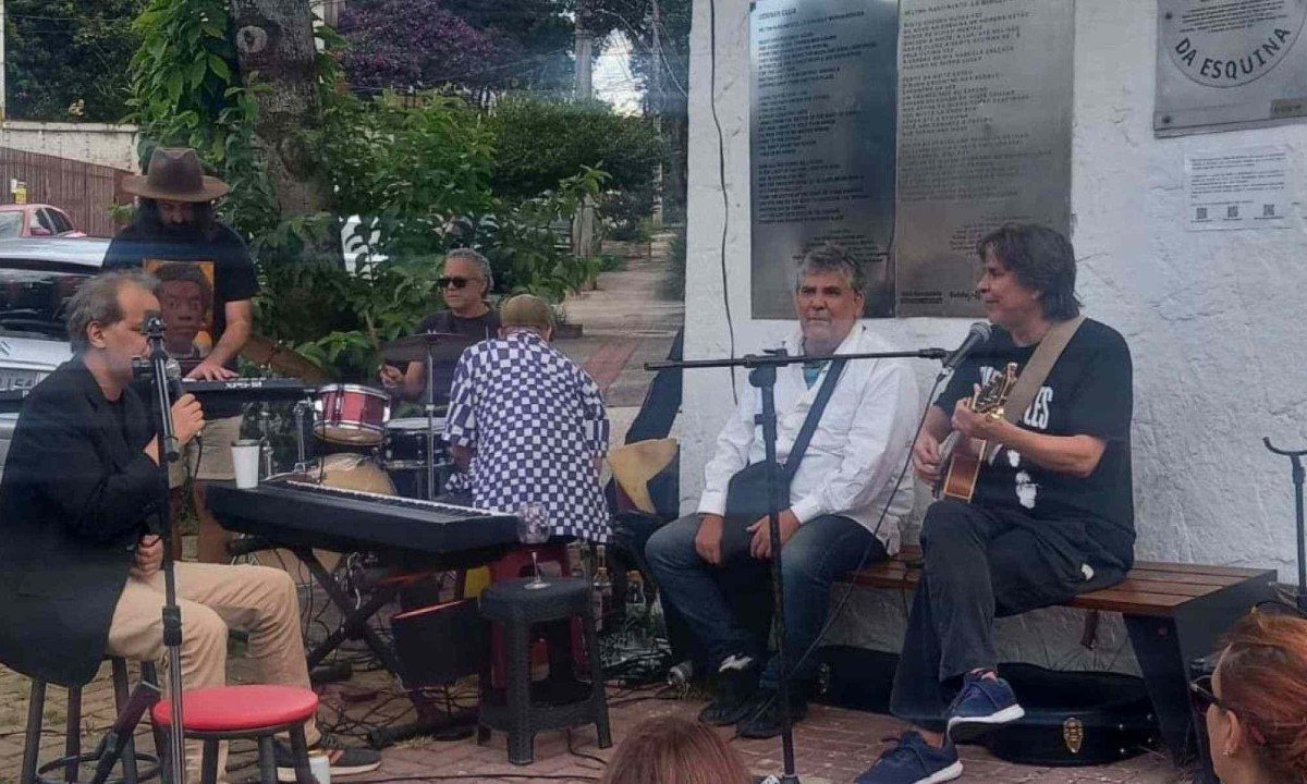 Lô Borges em show surpresa em BH -  (crédito: Instagram / reprodução)