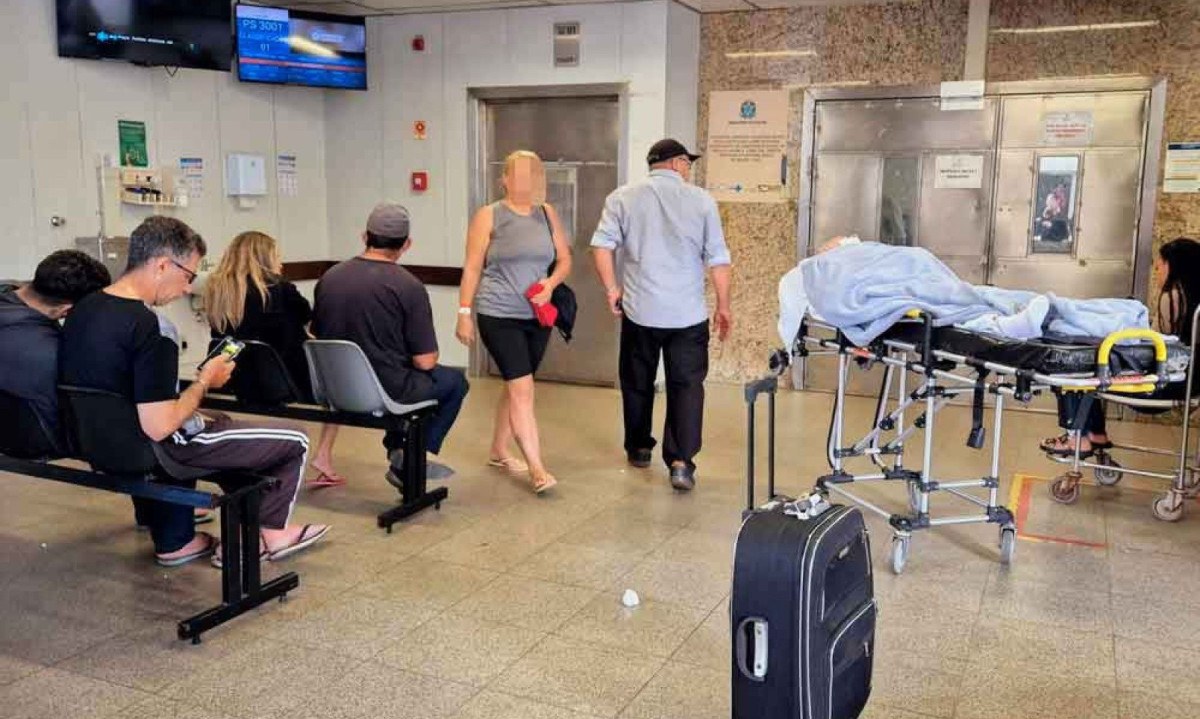 Entrada do Risoleta Tolentino Neves: neste ano, o hospital teve que acionar duas vezes seu Plano de Capacidade Plena, que restringe a issão de pacientes -  (crédito: Jair Amaral/EM/D.A Press)