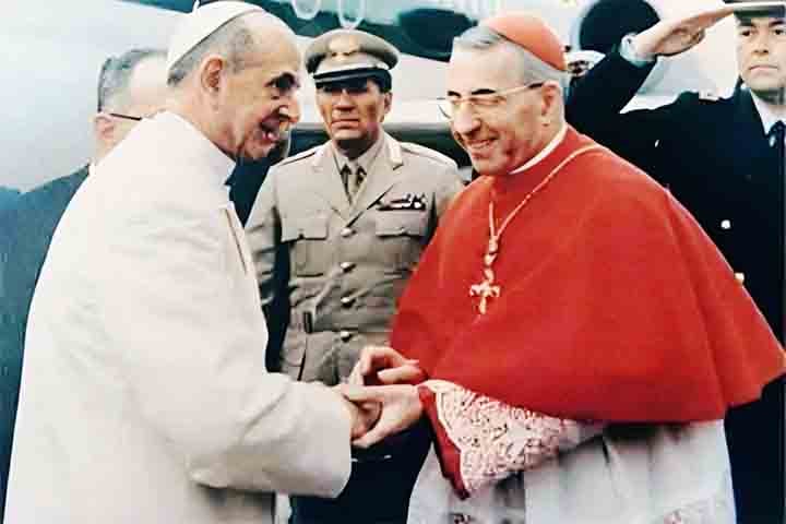 João Paulo I foi o primeiro papa a usar nome composto, em homenagem aos dois antecessores imediatos (João XIII e Paulo VI). 

-Reprodução Vaticano