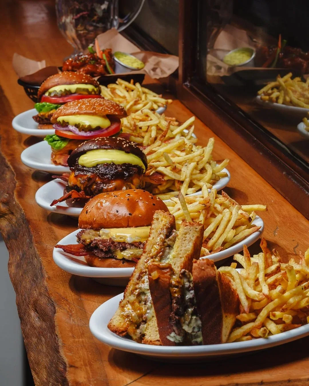 Rio e São Paulo estão na lista das melhores hamburguerias do mundo - Reprodução/@holyburgersp