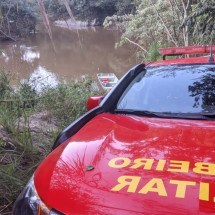 Bombeiros procuram eletricista que entrou em rio e desapareceu em Minas - CBMMG/Divulgação