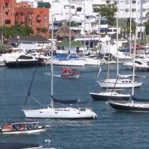 Redução do nível do mar expõe ossos de antigos habitantes em cidade turística - reprodução youtube AFP Español
