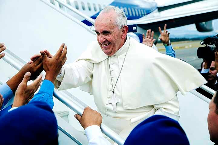 Primeiro papa latino-americano e jesuíta, Francisco teve o pontificado marcado por grande preocupação social, o que o fez conhecido como o “papa dos humildes”. Com perfil progressista, implementou importantes reformas na igreja.
-Carlos Pozo/Wikimédia Commons