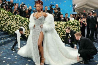 Met Gala 2025: veja o que os famosos usaram no tapete azul