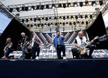 Com mais de 40 anos, a banda Roupa Nova emocionou o público na festa do Dia das Mães promovida pelo Minas Tênis Clube -  (crédito: Orlando Bento/Divulgação)