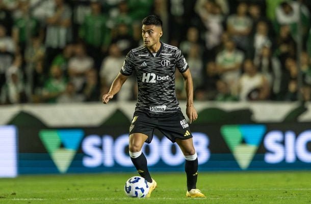 FAUSTO VERA - O argentino teve uma presença de jogo segura ao longo do jogo e apareceu bem no meio de campo. Nota: 6 - Foto: Pedro Souza/Atlético-MG