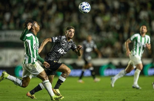 RUBENS - Um dos grandes destaques da partida. Apareceu muito bem no meio de campo, com uma grande número de desarme, além de uma participação constante no campo de ataque. Nota: 7 - Foto: Pedro Souza/Atlético-MG