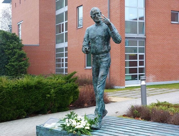 Jobs recebeu diversos prêmios e muitas homenagens. Em Budapeste, capital da Hungria, uma estátua de Jobs é atração no Graphisoft Park. 