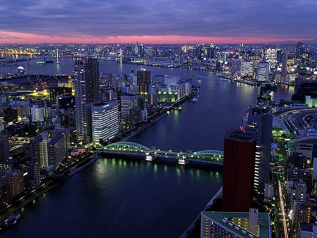 Tóquio - A capital do Japão não se limita à típica comida japonesa, conhecida mundialmente. Os japoneses surpreendem com a carna mais cara e nobre do planeta: a Wagyu. -Ichtrinken wikimedia commons 