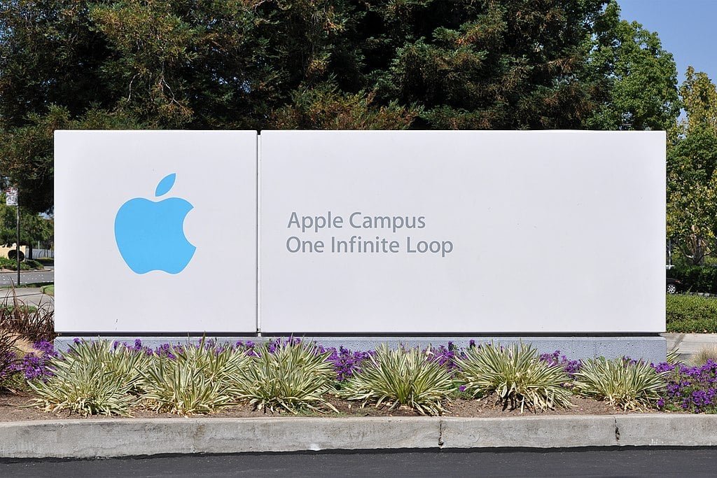 Mas depois passou a gostar de visitar o escritório de Jobs. Inclusive, o novo CEO foi um dos poucos que foram ao local depois da morte de Steve. 