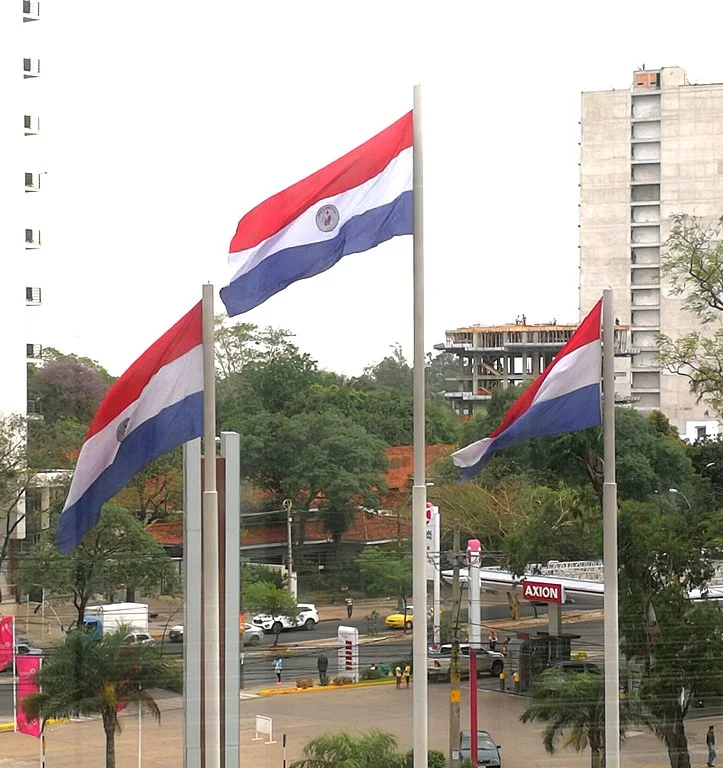 Paraguai: 16 de agosto - O "DÃ­a del NiÃ±o" tem uma origem dolorosa. Ele foi adotado em memÃ³ria das crianÃ§as mÃ¡rtires de Acosta Ã?u, batalha da Guerra do Paraguai no SÃ©culo XIX.