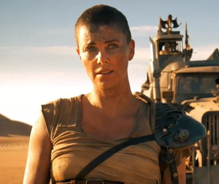 No filme de 2015, a personagem foi vivida por Charlize Theron, que recebeu elogios por sua fisicalidade e dramaticidade ao encarnar o papel.