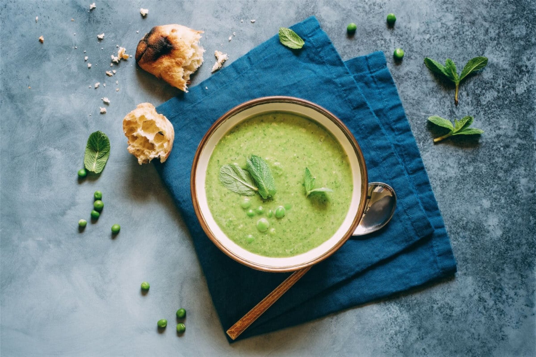 7 caldos e cremes veganos para os dias frios