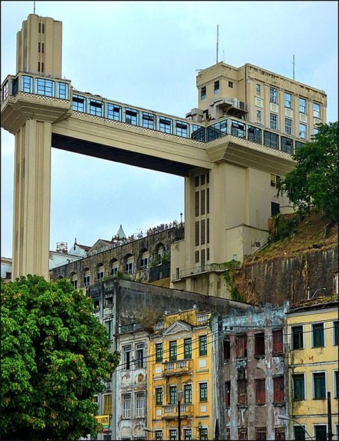Originalmente movido por água, o elevador foi convertido para energia elétrica em 1906.