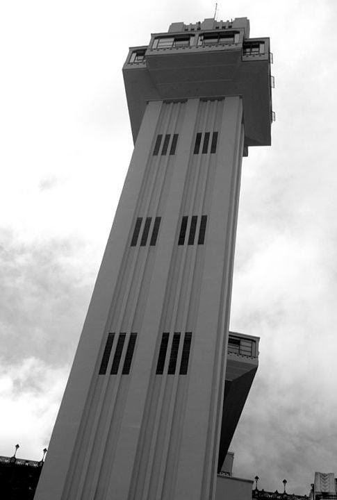 Além disso, o elevador passou por duas reformas importantes: uma em 1986 e outra em 2017.