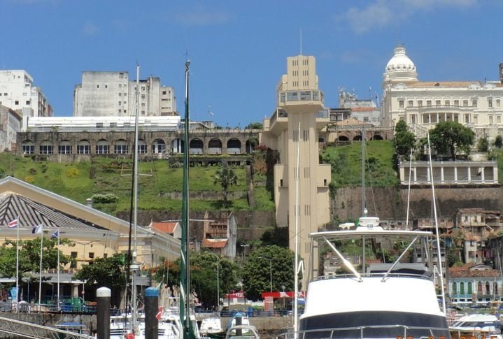 O elevador liga a Cidade Baixa à Cidade Alta, duas áreas históricas da cidade. O percurso tem 30 segundos de duração.
