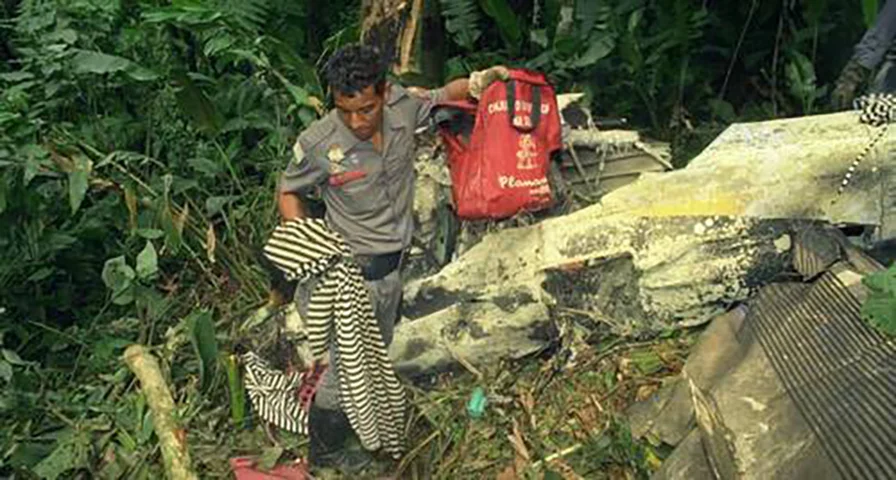 Entre as causas do acidente, o inquérito apontou inexperiência do co-piloto e fadiga do piloto, que teve uma carga horária exaustiva com a banda. O mesmo avião, com a mesma tripulação, havia levado o grupo para o show em Brasília. 