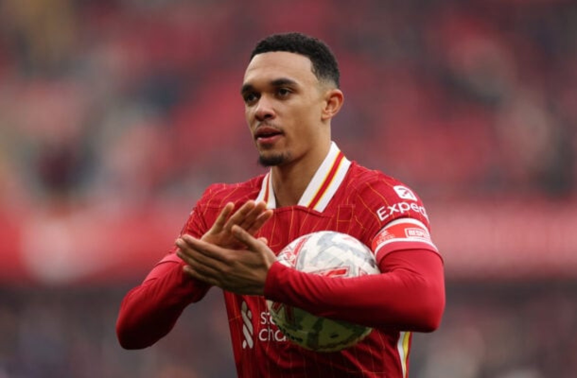 Alexander-Arnold anuncia sua saída do Liverpool