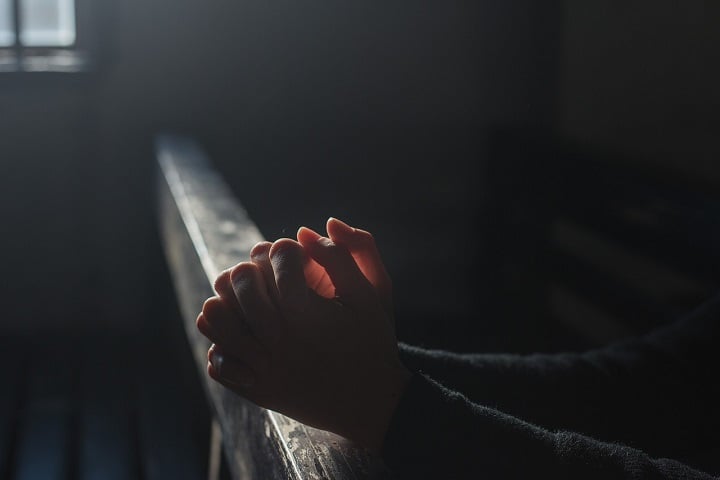 A religião, fundada nos EUA em 1879 por Mary Baker Eddy, historicamente desencorajava o uso da medicina moderna, o que já resultou até em processos contra seus membros.