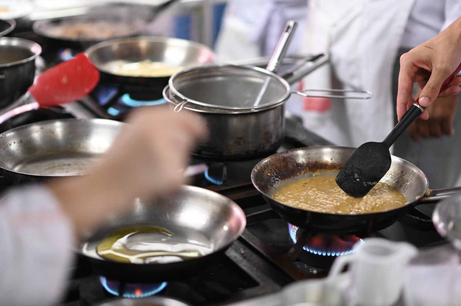 Na foto, utensílios culinários na cozinha escola do Senac Na foto, utensílios culinários na cozinha escola do Senac