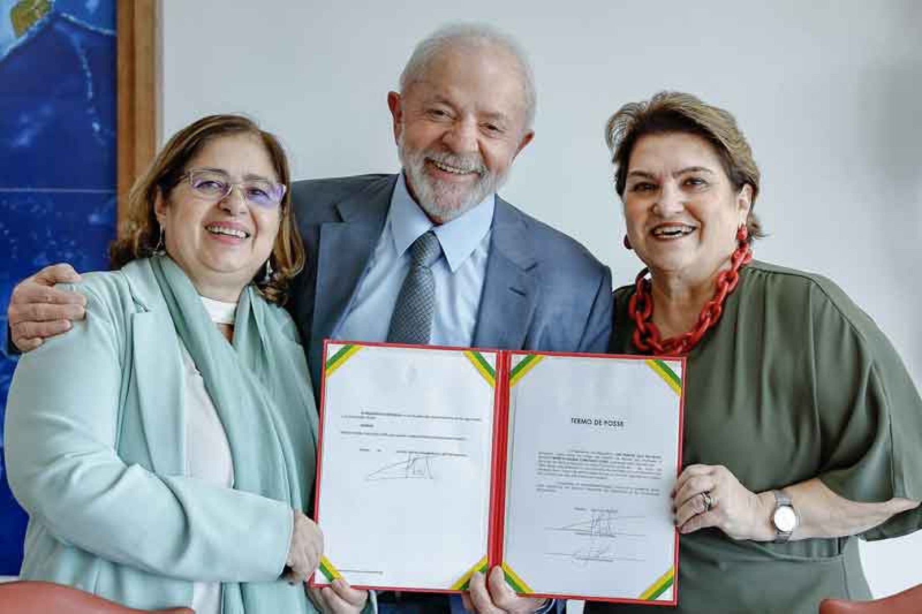 Lula deu posse a Márcia Lopes (D), que assumiu a vaga após a demissão de Cida Gonçalves (E) - (crédito: RICARDO STUCKERT/PR) Lula deu posse a Márcia Lopes (D), que assumiu a vaga após a demissão de Cida Gonçalves (E) - (crédito: RICARDO STUCKERT/PR)