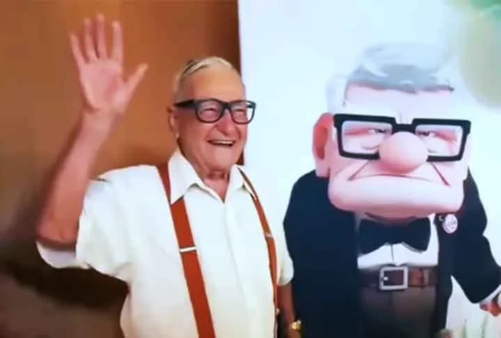 O tema da festa foi escolhido pela semelhança física entre o aniversariante e o personagem principal da animação, o velhinho Carl Fredricksen. 
