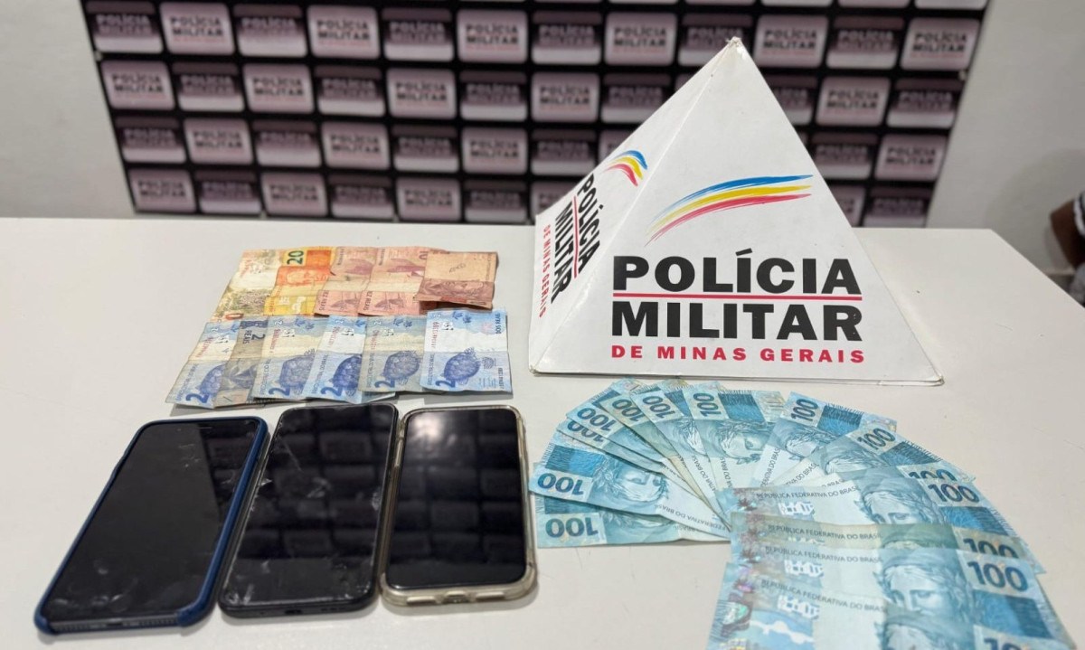 Os suspeitos foram presos e encaminhados à Polícia Civil, juntamente com três celulares e R$ 1.400 em espécie -  (crédito: Divulgação/PMMG)
