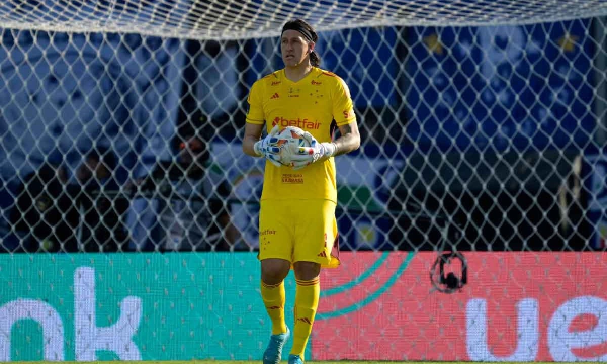 De criticado pela torcida, goleiro Cássio passou a ser reverenciado pela torcida após as defesas salvadoras diante do Vasco, Vila Nova-GO e Flamengo - (crédito: JUAN MABROMATA / AFP – 23/11/24) De criticado pela torcida, goleiro Cássio passou a ser reverenciado pela torcida após as defesas salvadoras diante do Vasco, Vila Nova-GO e Flamengo - (crédito: JUAN MABROMATA / AFP – 23/11/24)