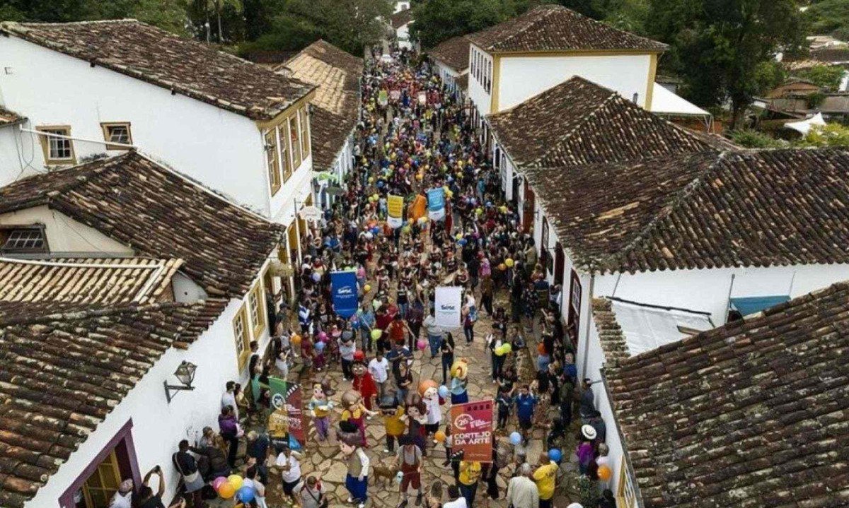 Prefeitura de Tiradentes estuda limitar trânsito de veículos no centro histórico, bem como serviços de carga e descarga -  (crédito: Uai Turismo)