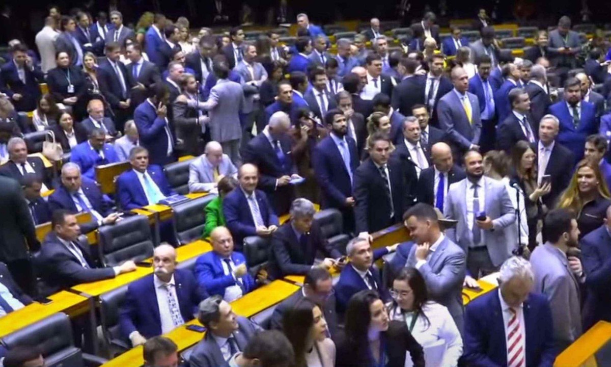 Deputados federais aprovaram urgência de Projeto de Lei que pode aumentar número de parlamentares para 531 -  (crédito: Reprodução/TV Câmara)