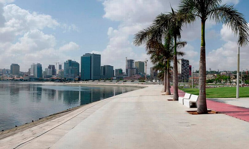  A capital Luanda (foto) também tem belezas naturais. A vizinha, Mussulo, também atrai visitantes pelas praias. O Parque Nacional de Cangadala e a Fenda de Tundavala são paraísos para ecoturistas. 