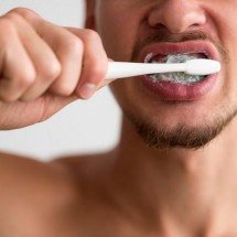 Você comete algum desses seis erros na escovação? Entenda como evitá-los - Freepik