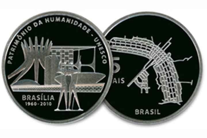 2010: Foram fabricadas 30 mil unidades de moedas de R$ 5 em homenagem à cidade de Brasília, declarada Patrimônio da Humanidade pela UNESCO.