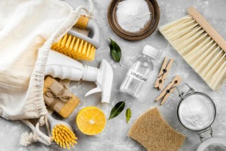 Produtos de limpeza caseiros: 3 receitas de misturas para limpar a casa