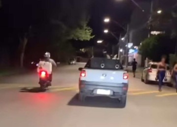 Carro do atestado oferece o documento para moradores do bairro Vitória, em BH -  (crédito: Reprodução/Redes sociais)
