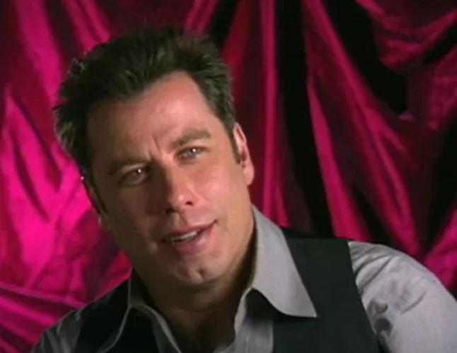 Sua estreia foi com 18 anos, na peça "Grease". John logo demonstrou muito talento na atuação, mas também na dança e até como cantor. Travolta já fazia sucesso quando resolveu se mudar para Los Angeles, onde fica Hollywood, onde ficam os principais estúdios de cinema do mundo