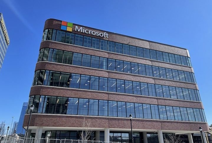 Em comparação com algoritmos desenvolvidos por gigantes como Google, Apple, Facebook, Amazon e Microsoft, os cientistas falaram que "eles também podem construir modelos do mesmo tipo, mas não os tornam públicos nem falam sobre eles".