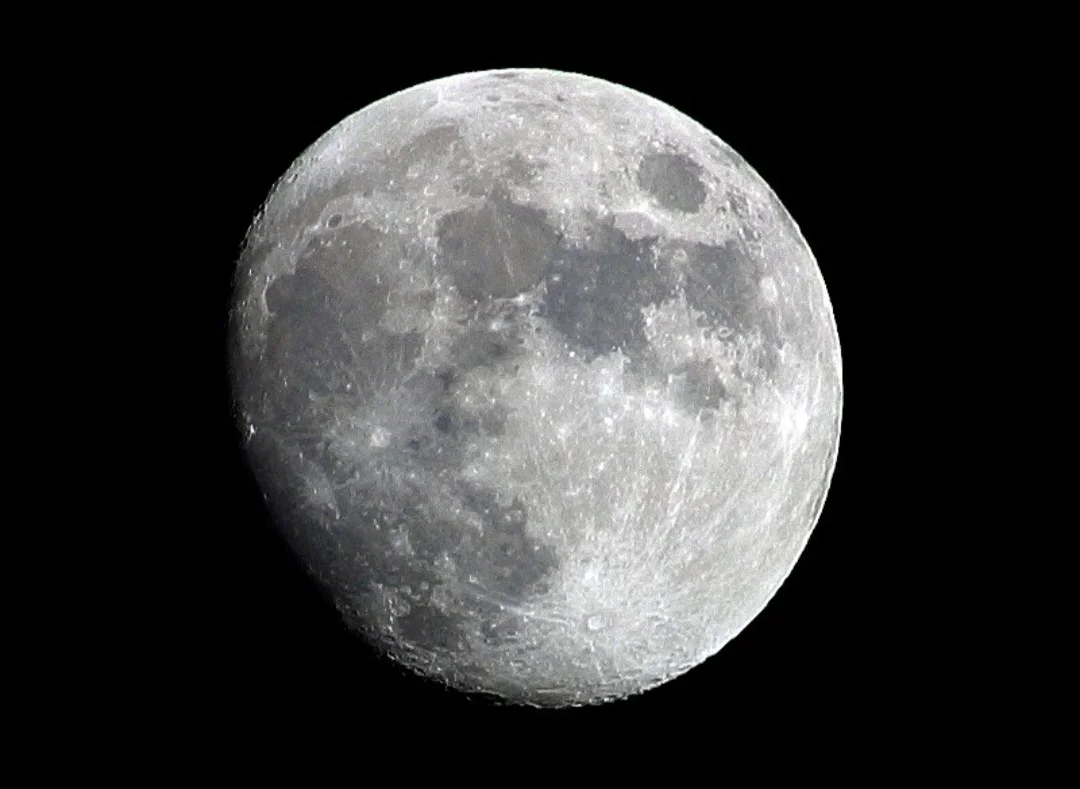 Recentemente, cientistas descobriram um novo “reservatório” de água na superfície da Lua. O anúncio foi em março, o FLIPAR mostrou e republica para quem não viu. 
