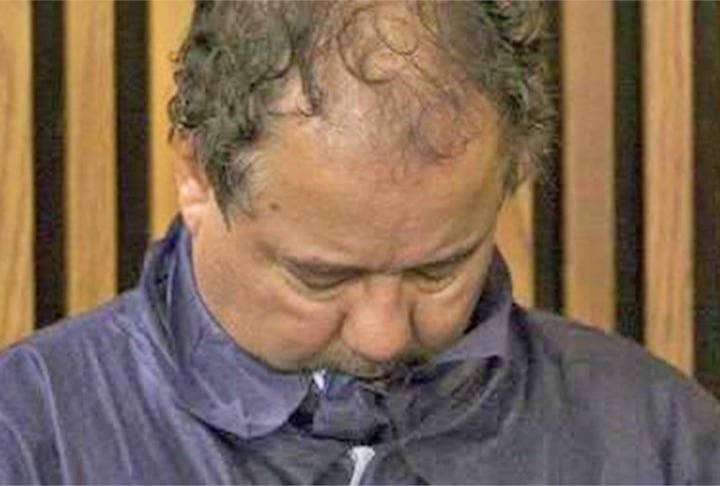 Ele fez tanto barulho e gritou por socorro, que chamou a atenção dos vizinhos, que logo acionaram a polícia, em 06 de maio de 2013. Berry conseguiu fazer isso após um descuido incomum de Castro, que a deixou desamarrada e com uma porta interna aberta. 