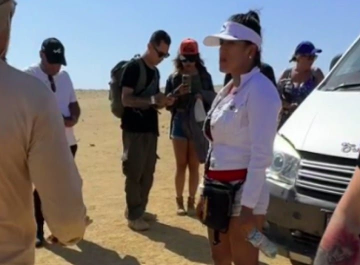 De acordo com Paulo, os assaltantes não conseguiram ligar uma das vans, então roubaram a bateria para não serem seguidos. Na fuga, eles passaram com o outro veículo por cima do pé da turista que tentou resistir.