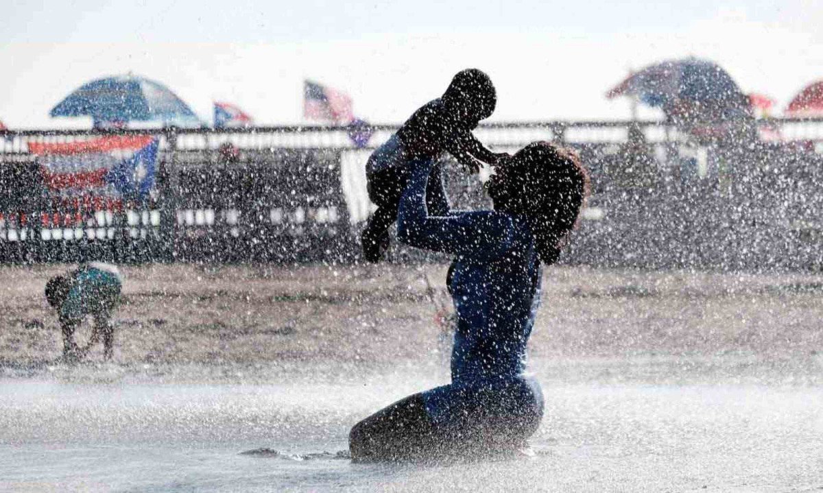 Especialista analisa os efeitos das frases mais comuns repetidas pelas mães para seus filhos - (crédito: Spencer Platt/Getty Images/AFP) Especialista analisa os efeitos das frases mais comuns repetidas pelas mães para seus filhos - (crédito: Spencer Platt/Getty Images/AFP)