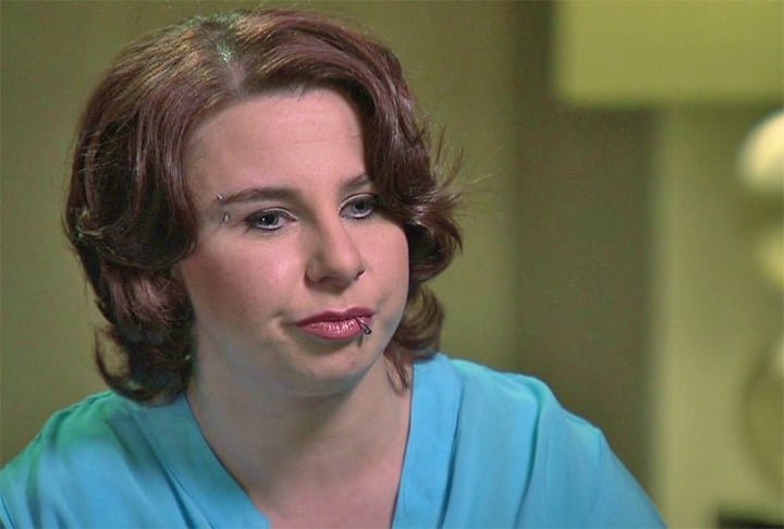 Michele Knight foi a primeira a ser sequestrada. Ela desapareceu em 23 de agosto de 2002. Ela aceitou a carona de Castro, que lhe prometeu doar alguns cachorros. Ela foi a mais violentada, tendo que fazer cinco abortos. Depois de libertada, fez reconstruÃ§Ã£o facial, mas ficou surda de um lado. 